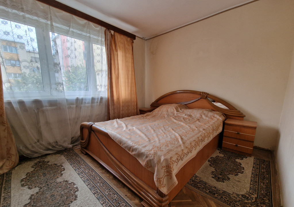 DE VÂNZARE, Apartament 3 camere in centru 