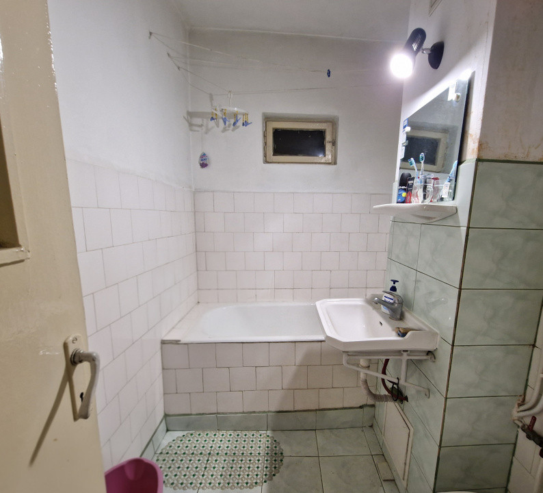 DE VÂNZARE, Apartament 3 camere in centru 