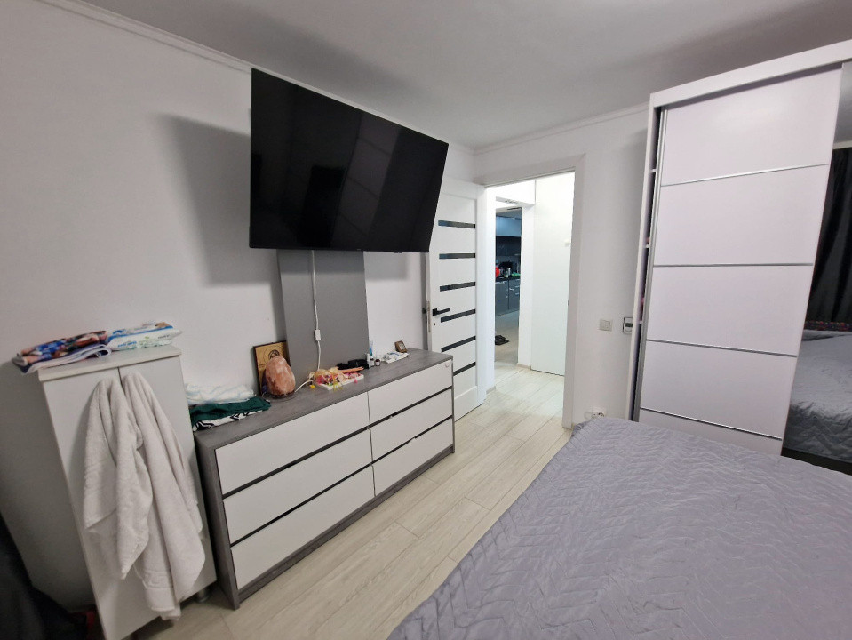 DE VÂNZARE, Apartament 3 camere in rovine 