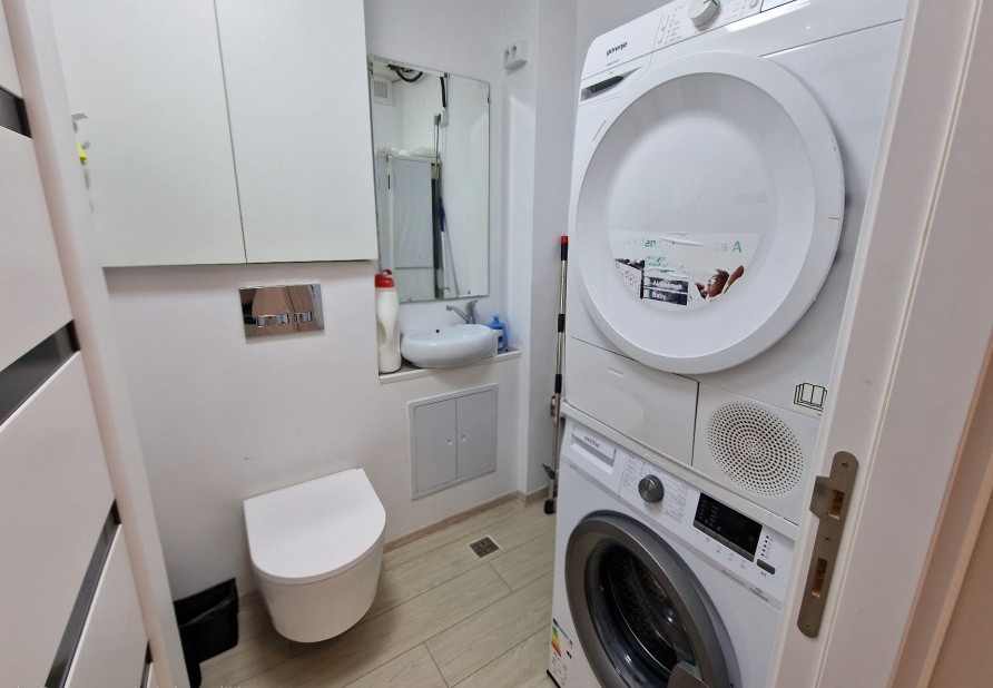 DE VÂNZARE, Apartament 3 camere in rovine 