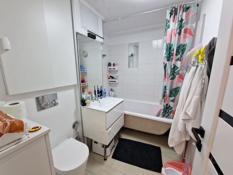 DE VÂNZARE, Apartament 3 camere in rovine 
