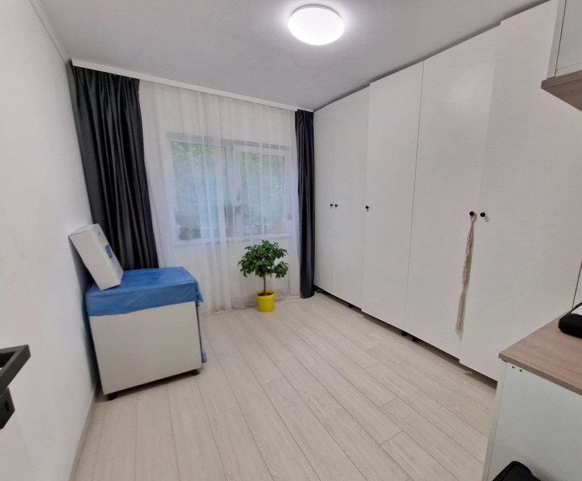 DE VÂNZARE, Apartament 3 camere in rovine 