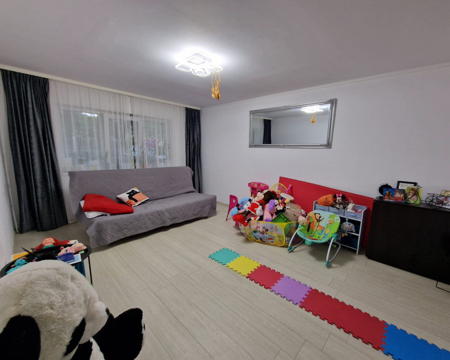 DE VÂNZARE, Apartament 3 camere in rovine 
