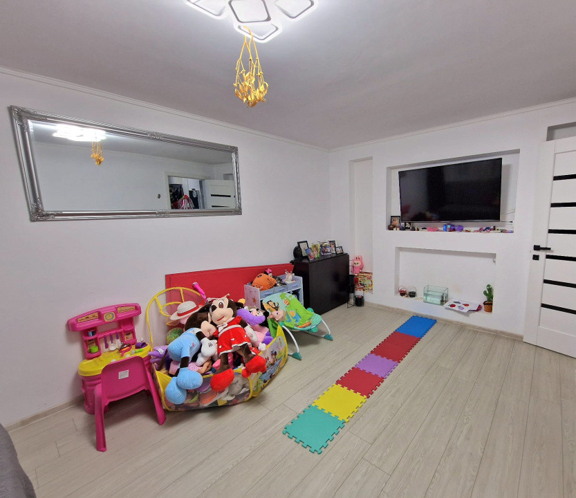 DE VÂNZARE, Apartament 3 camere in rovine 