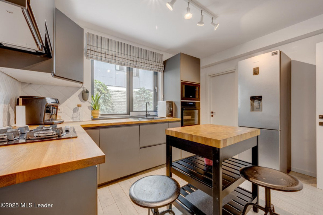 Casă modernă 4 camere,141m,living generos, curte verde, Tunari