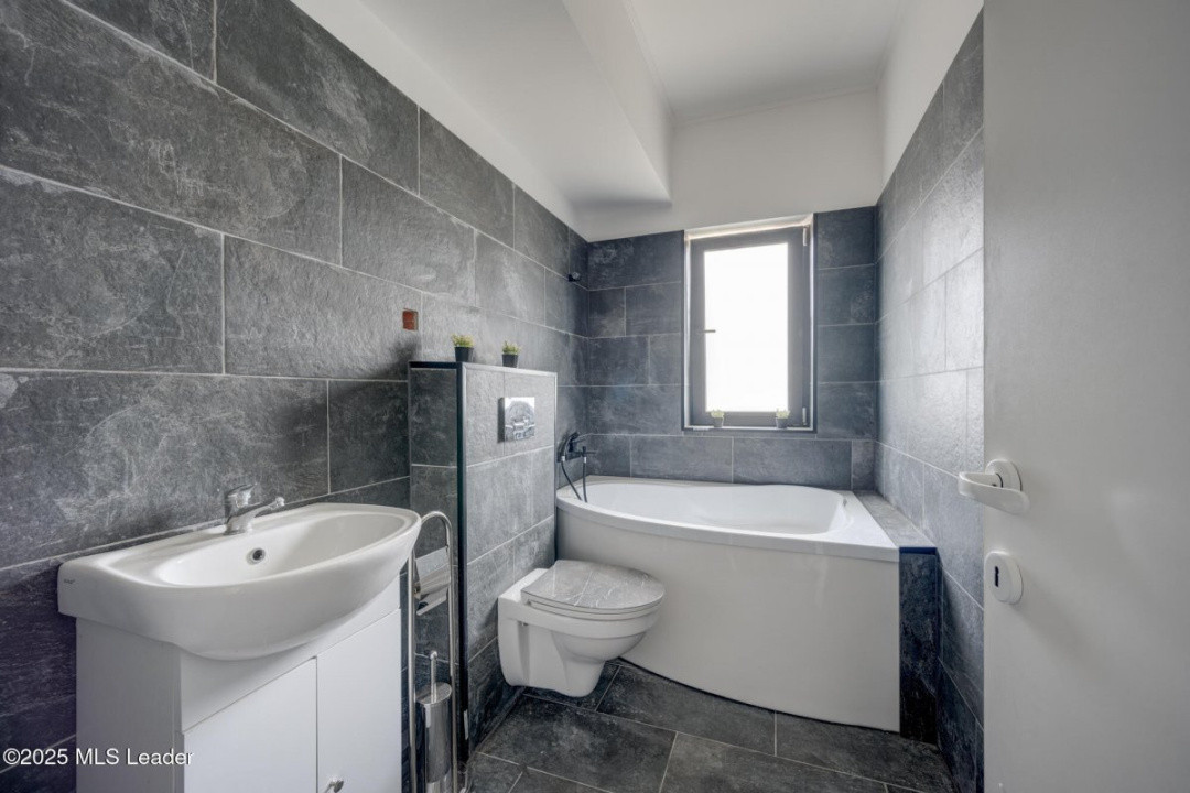 Casă modernă 3 dormitoare,140m,living generos, loc piscină-Balotești