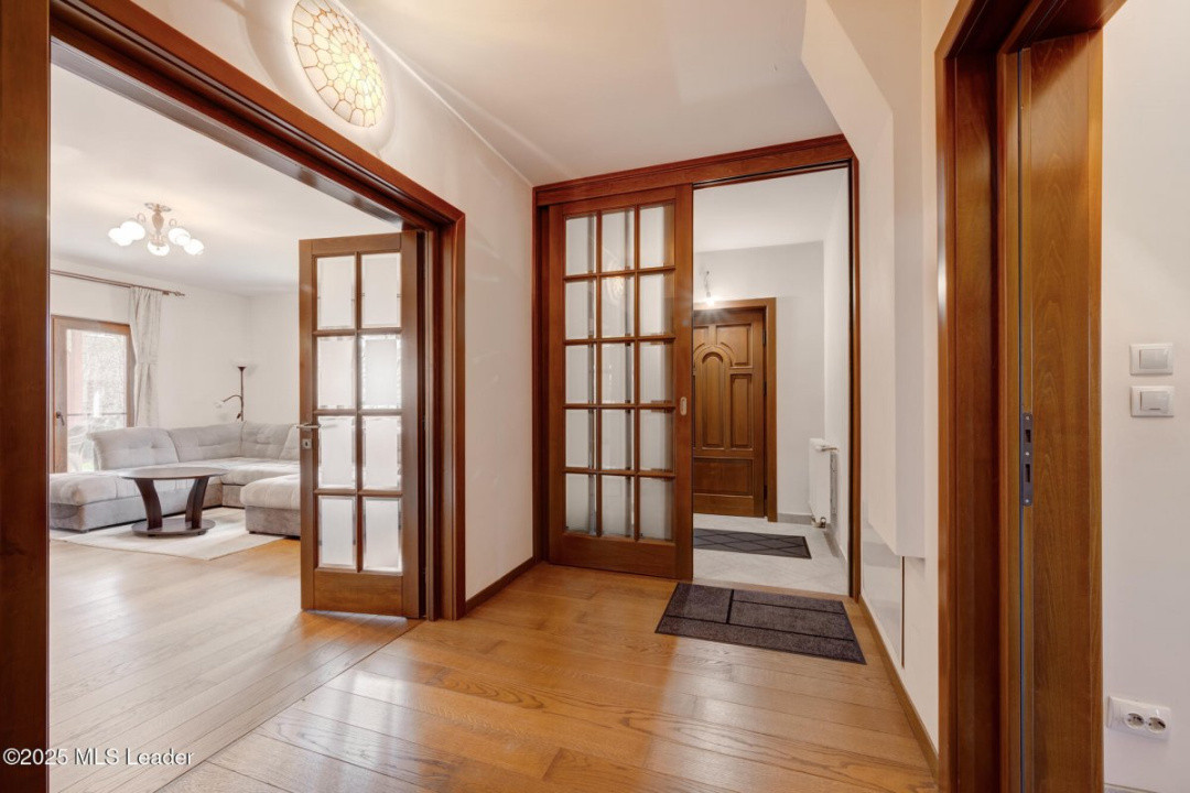 Vilă Impresionantă in Tunari - Spațiu, Confort și Eleganță!