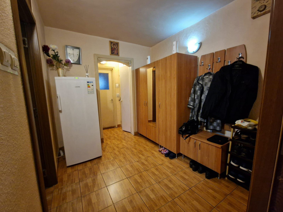DE VANZARE apartament 2 camere decomandate Bulevardul Decebal