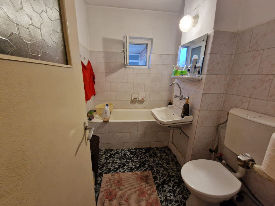 DE VANZARE apartament 2 camere decomandate Bulevardul Decebal