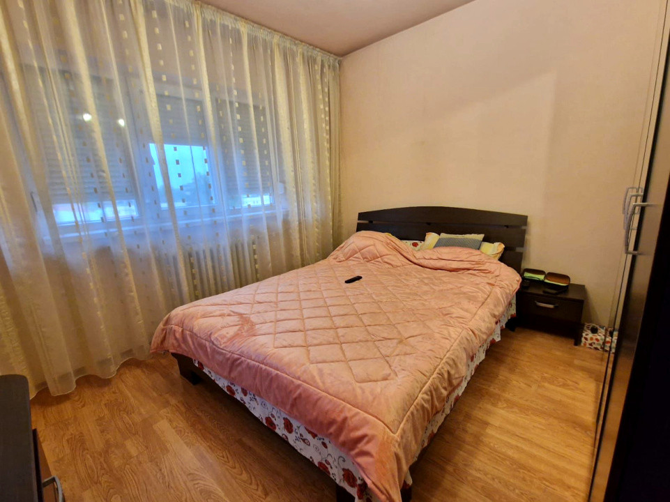 DE VANZARE apartament 2 camere decomandate Bulevardul Decebal