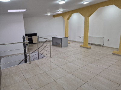 Închiriere spațiu comercial – central, compartimentabil