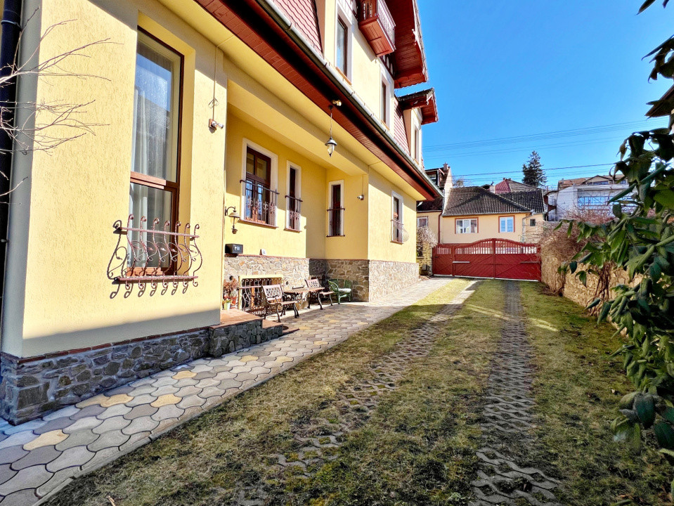 Închiriere Vilă Stil Pensiune, curte 999 mp, filigorie și 6 camere- SIBIU 