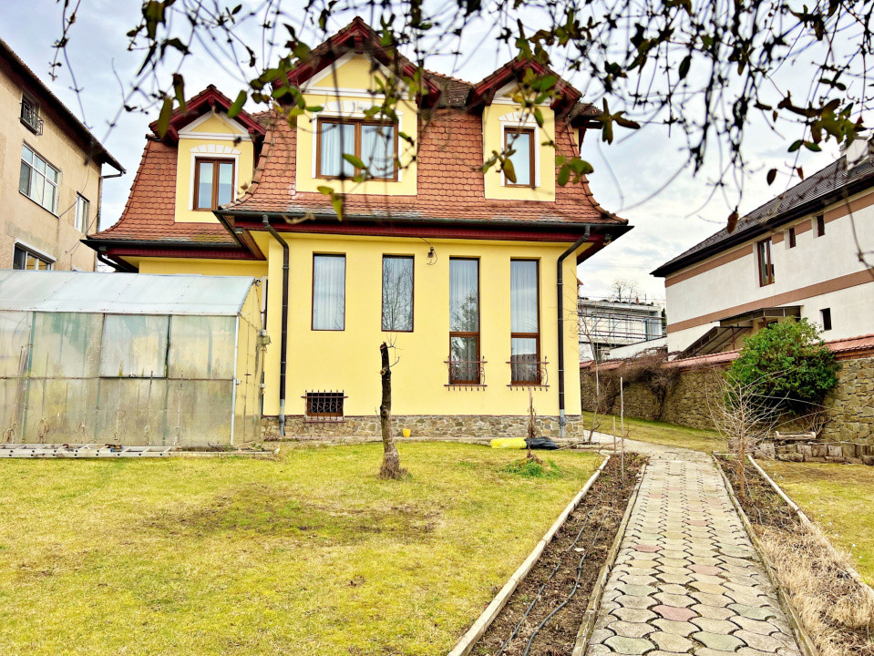 Închiriere Vilă Stil Pensiune, curte 999 mp, filigorie și 6 camere- SIBIU 