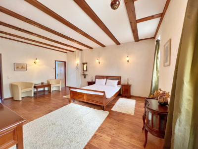 Închiriere Vilă Stil Pensiune, curte 999 mp, filigorie și 6 camere- SIBIU 