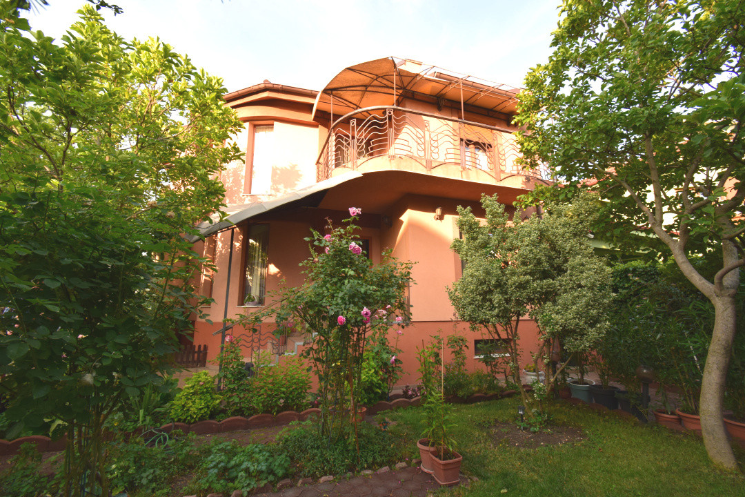 Casa stil arhitectural  deosebit, strada Paltinis, deschidere dubla