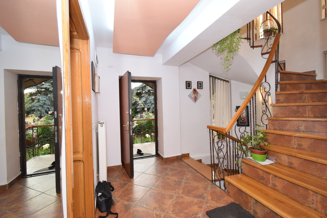 Casa stil arhitectural  deosebit, strada Paltinis, deschidere dubla