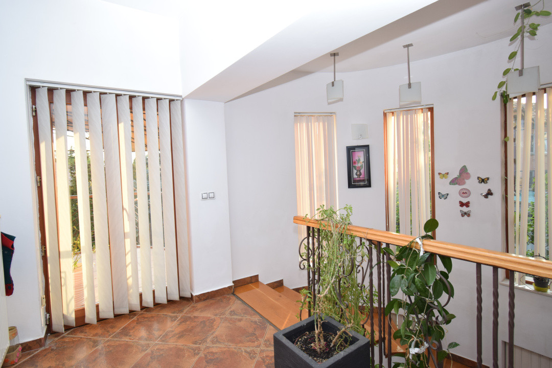 Casa stil arhitectural  deosebit, strada Paltinis, deschidere dubla