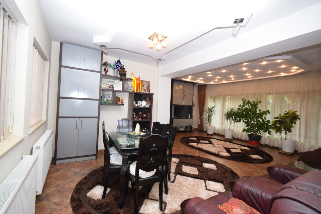Casa stil arhitectural  deosebit, strada Paltinis, deschidere dubla