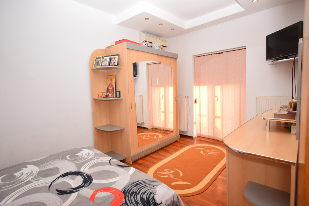 Casa stil arhitectural  deosebit, strada Paltinis, deschidere dubla