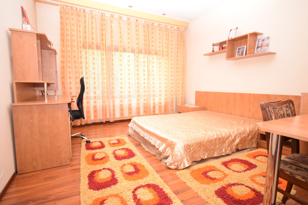 Casa stil arhitectural  deosebit, strada Paltinis, deschidere dubla