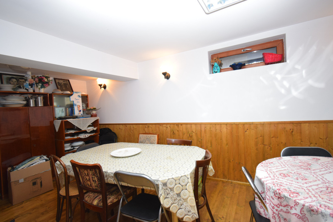 Casa stil arhitectural  deosebit, strada Paltinis, deschidere dubla