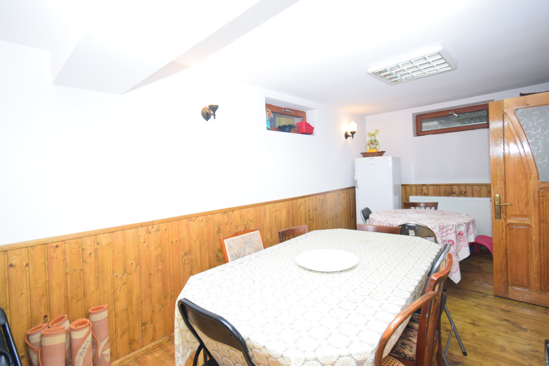 Casa stil arhitectural  deosebit, strada Paltinis, deschidere dubla