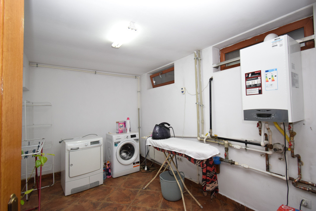 Casa stil arhitectural  deosebit, strada Paltinis, deschidere dubla