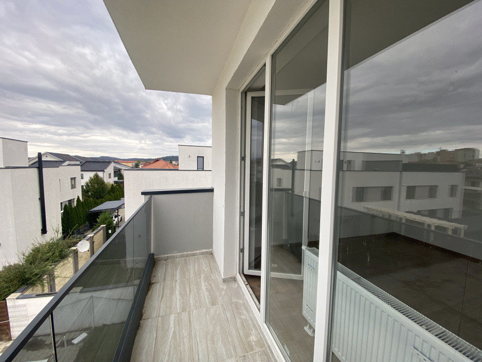Apartament de vanzare 3 camere balcon terasa parcare Selimbar Sibiu