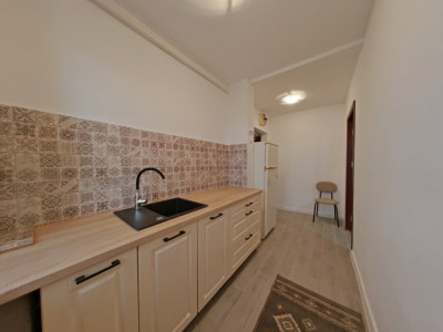  Închiriere apartament cu 3 camere - str. Avram Iancu