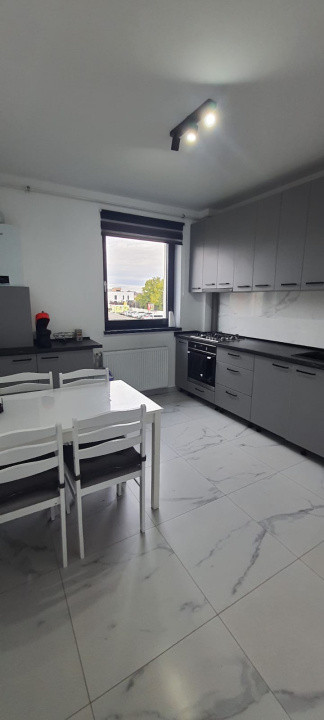 De inchiriat apartament cu 3 camere, mobilat, in cartierul Tractorul!