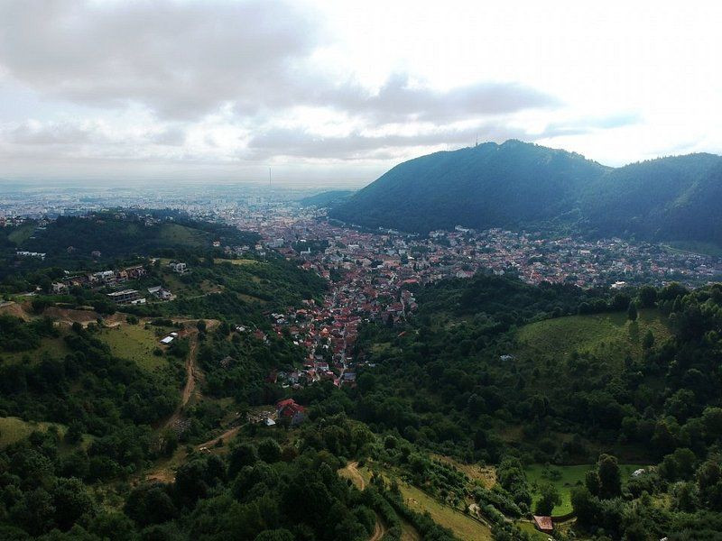 Teren cu priveliste superba si deschidere la drumul de Poiana Brasov