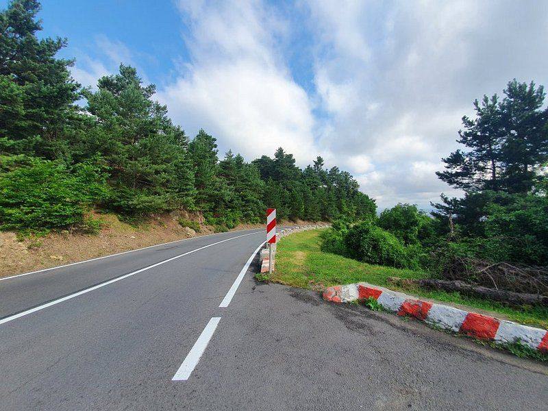 Teren cu priveliste superba si deschidere la drumul de Poiana Brasov