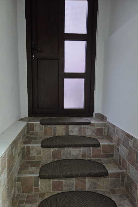 Apartament 2 camere la casa
