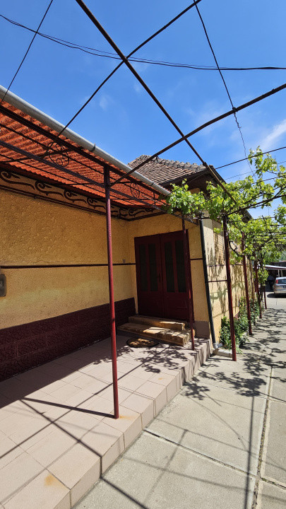 Casa cu poveste si potential – locul perfect pentru un nou inceput in Seica Mare