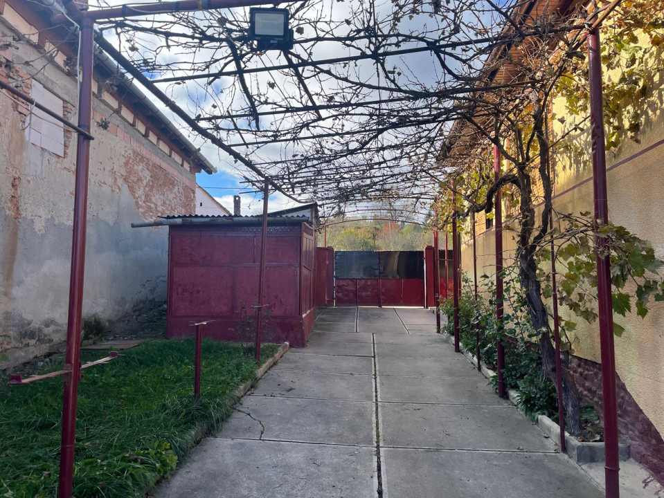 Casa cu poveste si potential – locul perfect pentru un nou inceput in Seica Mare