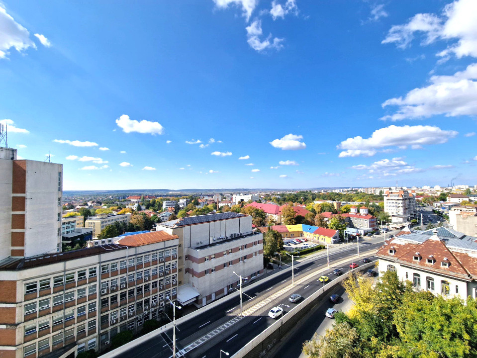 Central – 3 camere cu vedere superbă