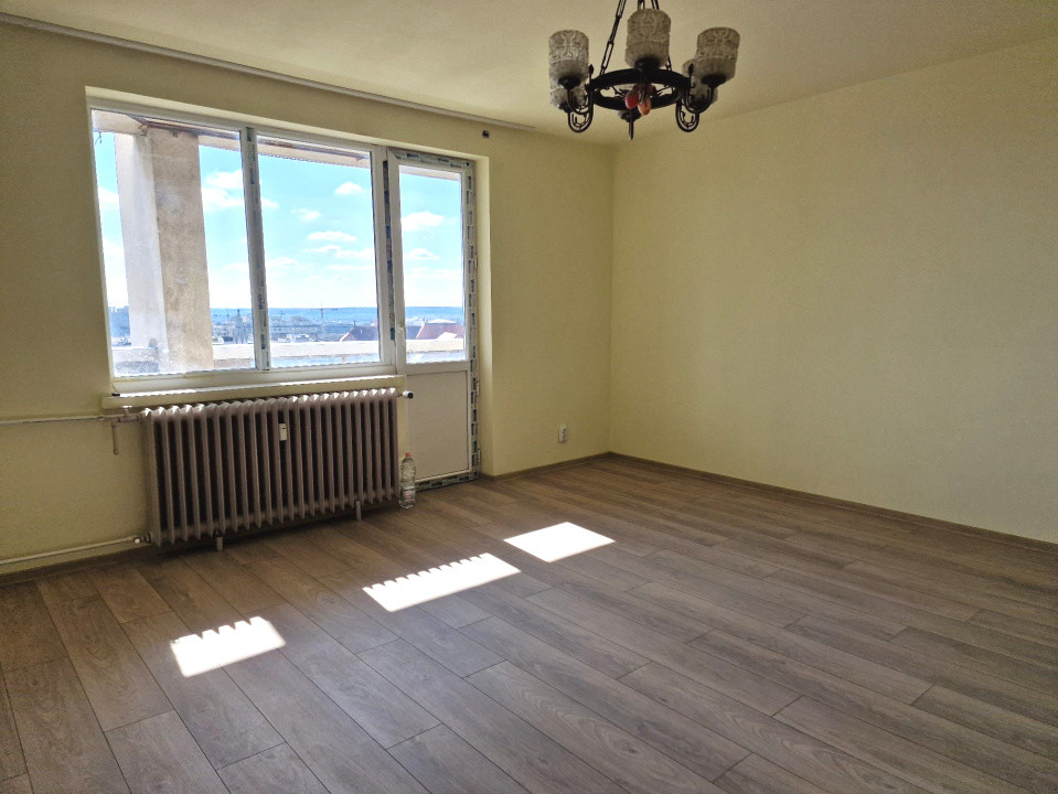 Central – 3 camere cu vedere superbă