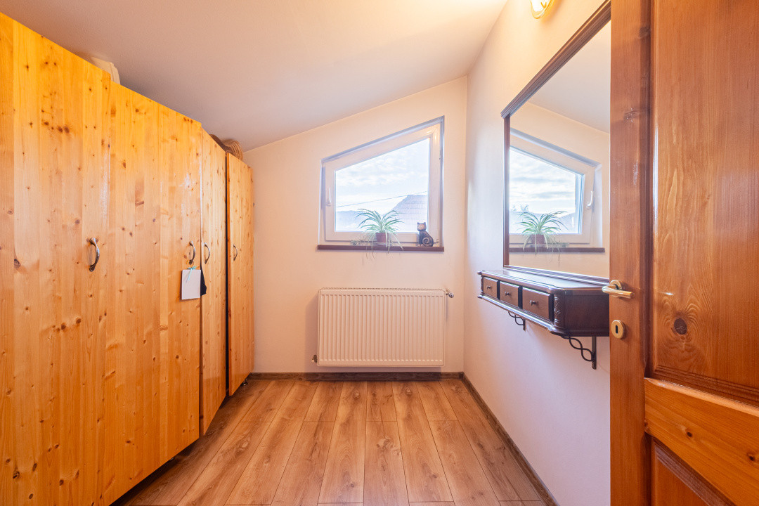 Casa individuala cu 5 camere, de vanzare, in Brasov, zona Bartolomeu!