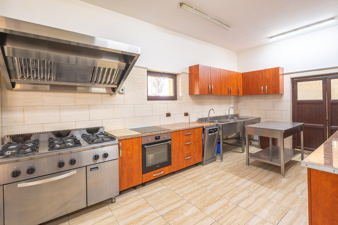 Pensiune cu restaurant, terasa, 14 camere, oportunitate de investitie turistica