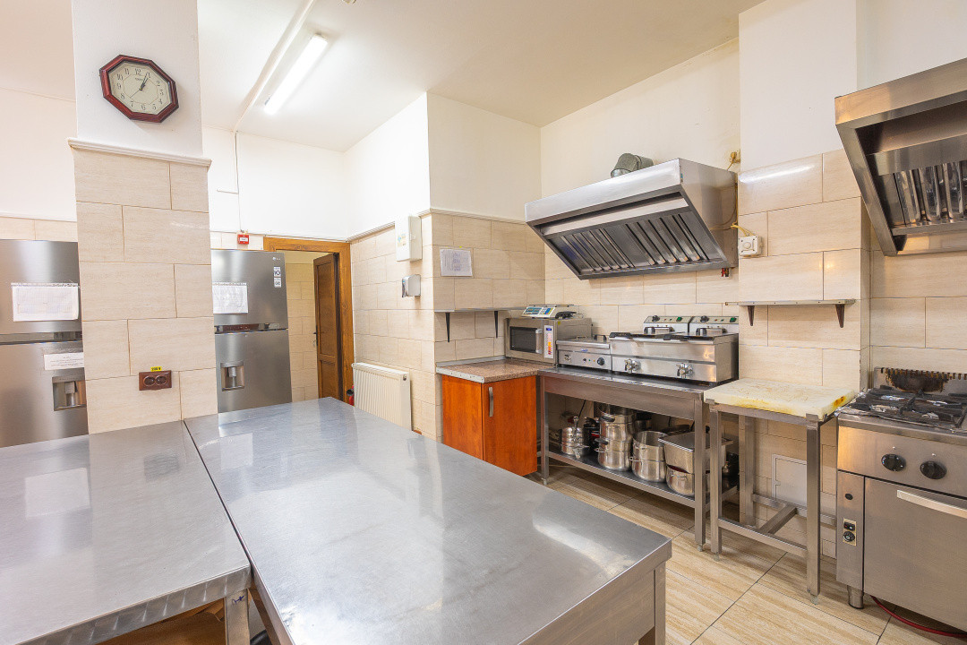 Pensiune cu restaurant, terasa, 14 camere, oportunitate de investitie turistica