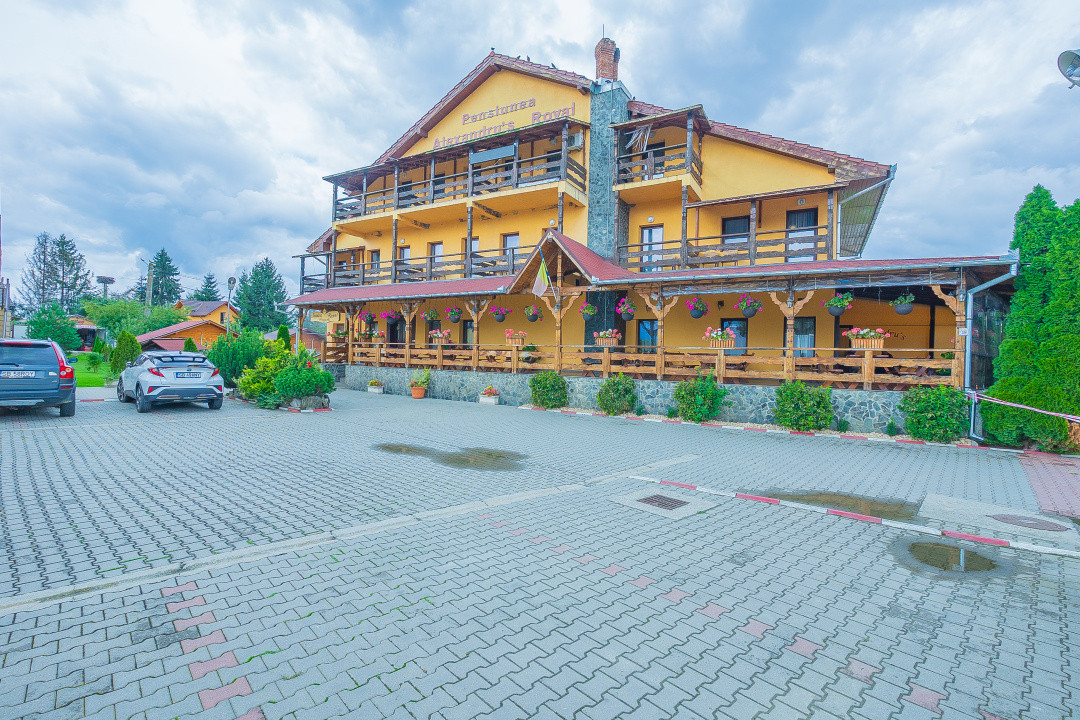 Pensiune cu restaurant, terasa, 14 camere, oportunitate de investitie turistica