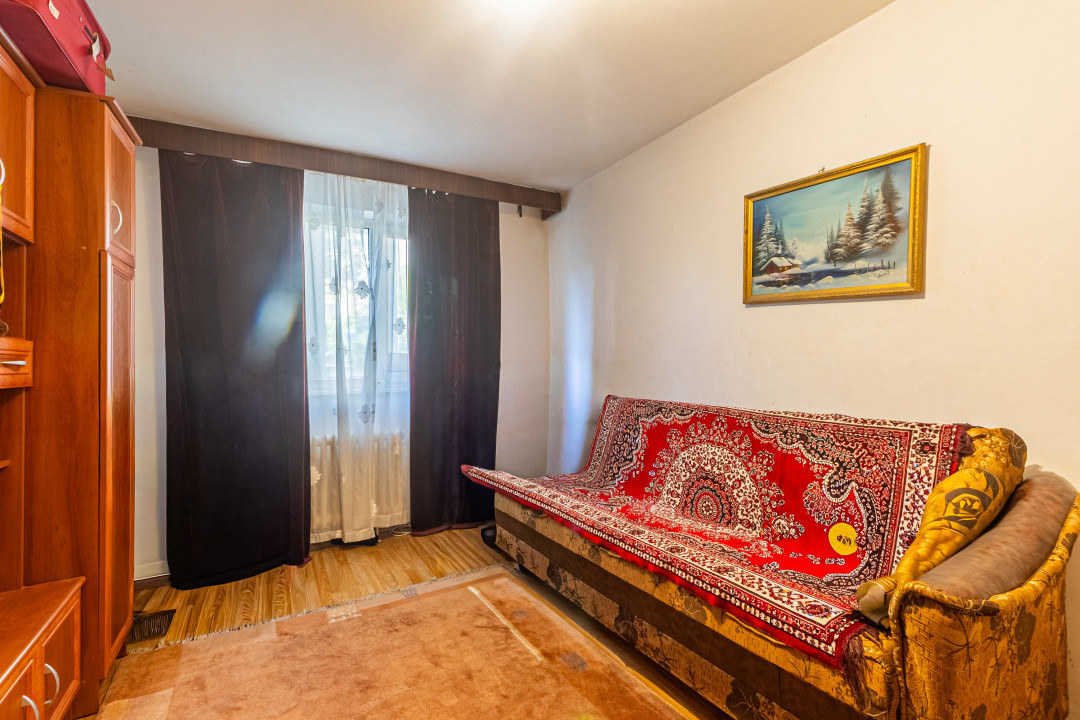 Apartament cu 3 camere decomandat 