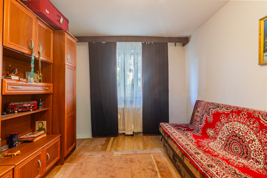 Apartament cu 3 camere decomandat 