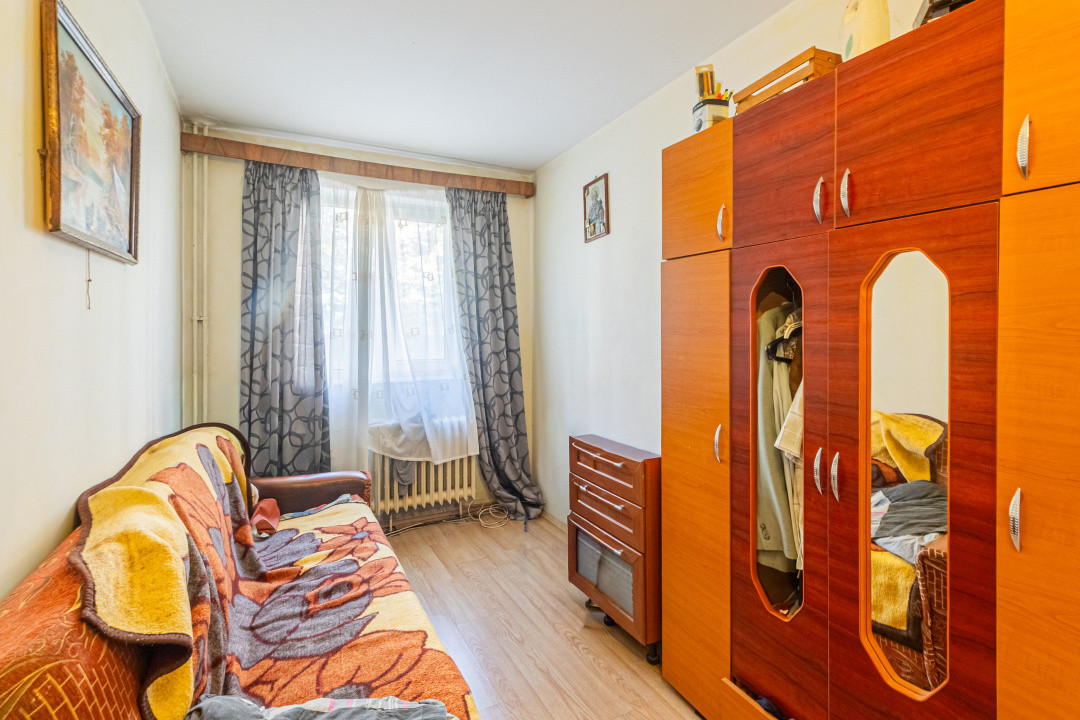 Apartament cu 3 camere decomandat 