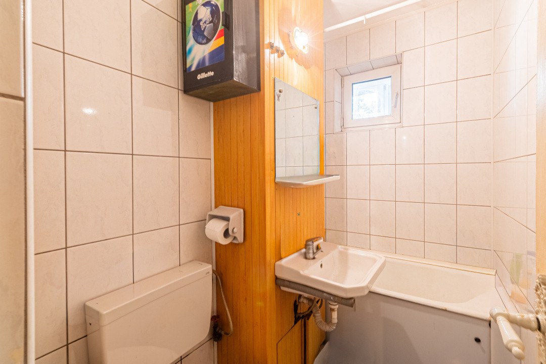 Apartament cu 3 camere decomandat 