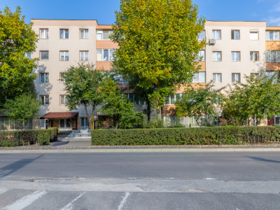 Apartament cu 3 camere decomandat 