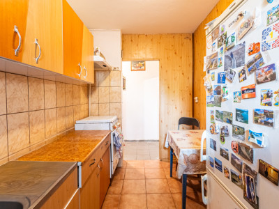 Apartament cu 3 camere decomandat 