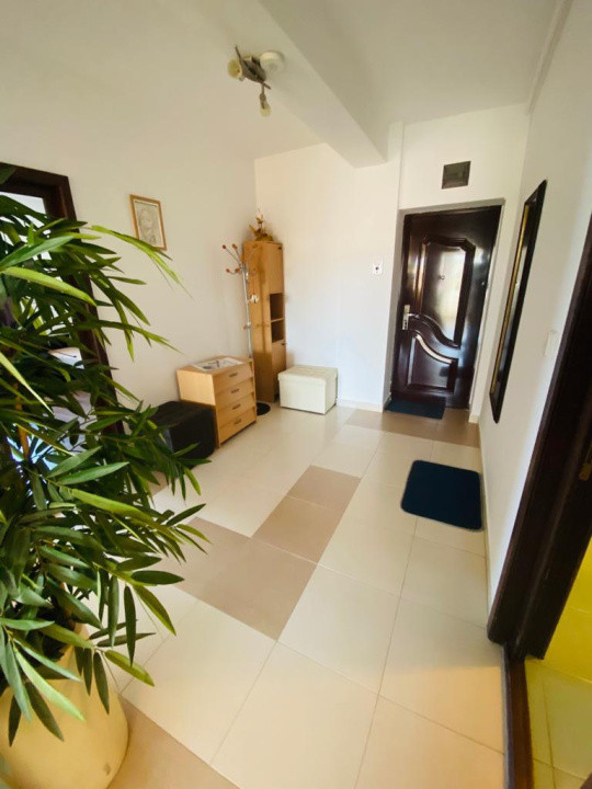 Apartament modern de închiriat 3 camere -  Zona Parcul Sub Arini 