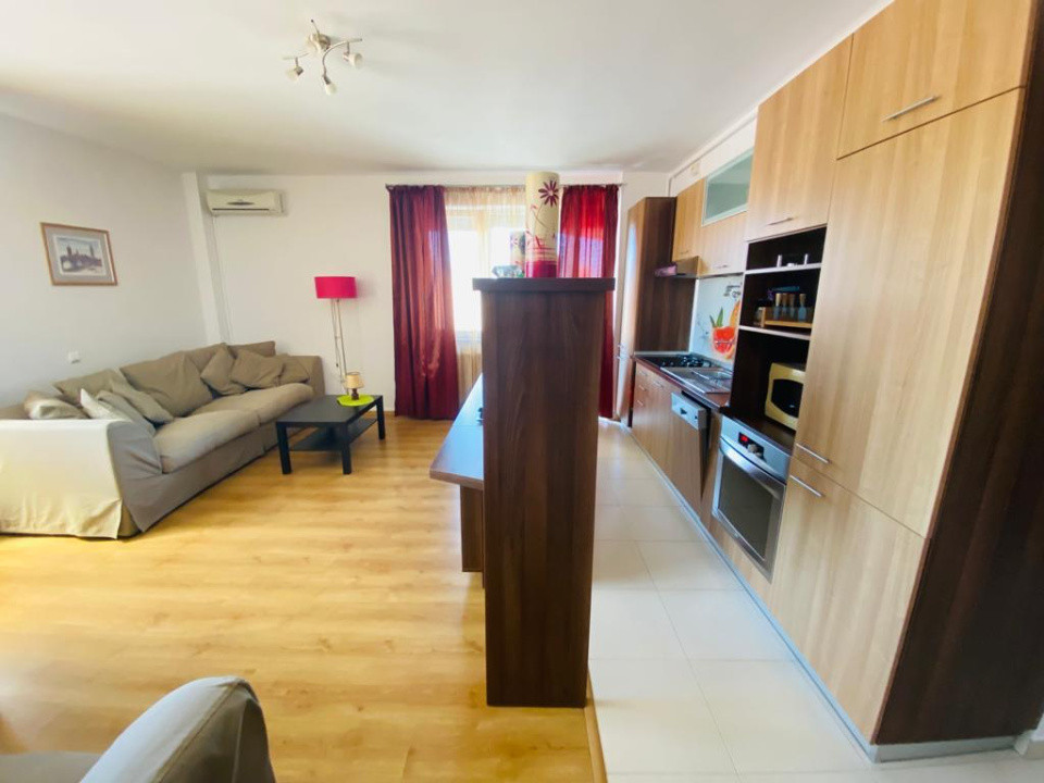 Apartament modern de închiriat 3 camere -  Zona Parcul Sub Arini 