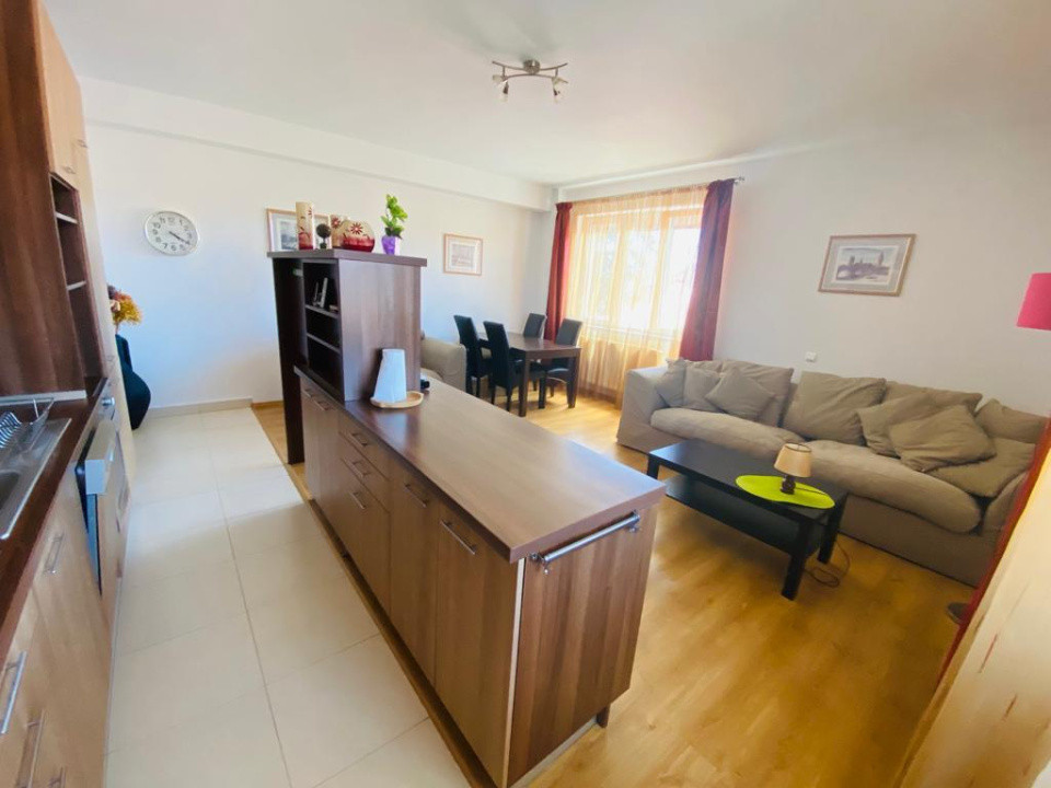Apartament modern de închiriat 3 camere -  Zona Parcul Sub Arini 